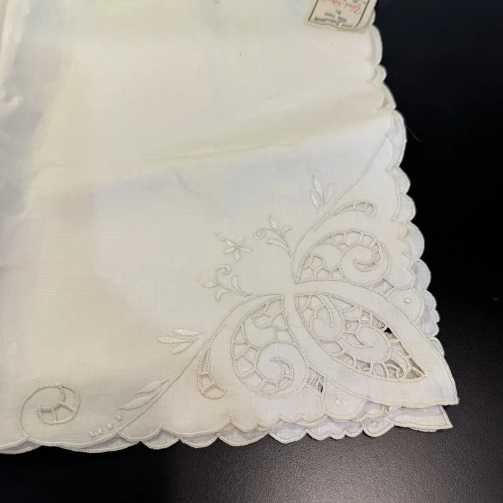 Vintage Irish‎ Linen & Lace Matching Placemats Lot of 4  Hand Embroidered